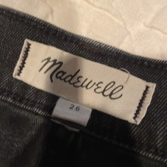 Madewell High-Rise Denim Shorts in Clint Wash: Drop-Hem Edition- size 26 - Picture 4 of 4